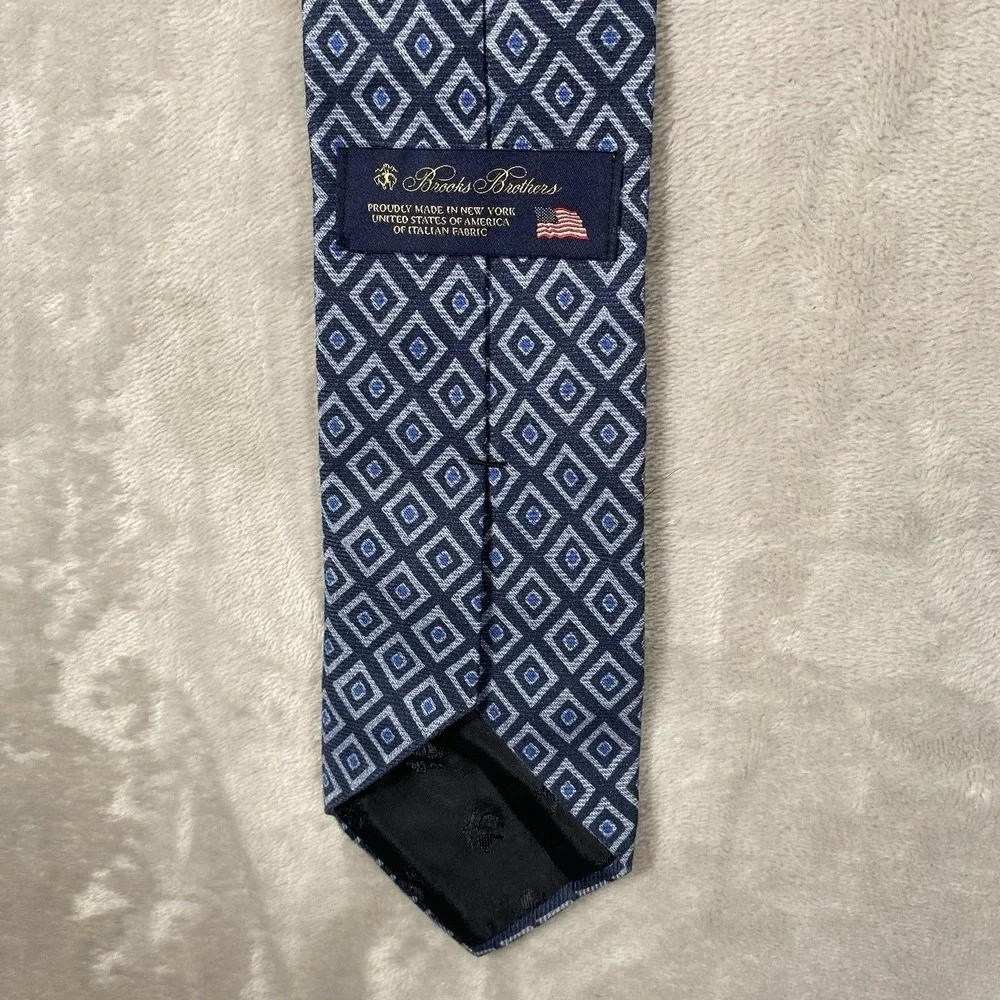 Brooks Brothers 100% Silk Blue Neck Diamond Geometric USA Made